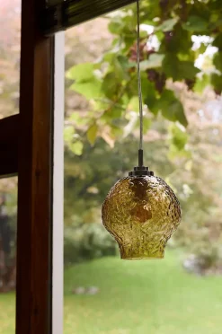 BREEN Lampe am Fenster