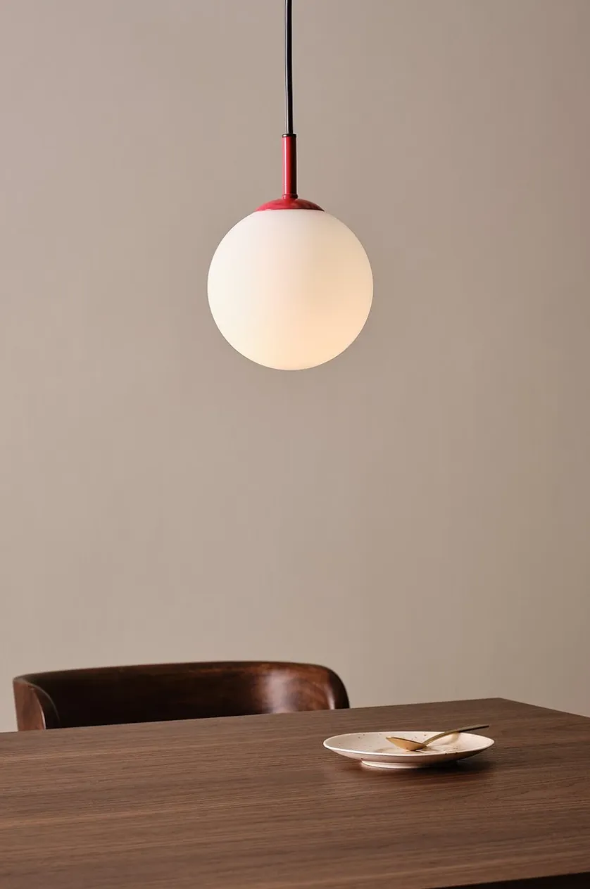 EKMAN Lampe am Fenster