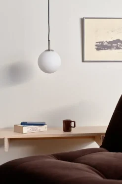 EKMAN Lampe am Fenster