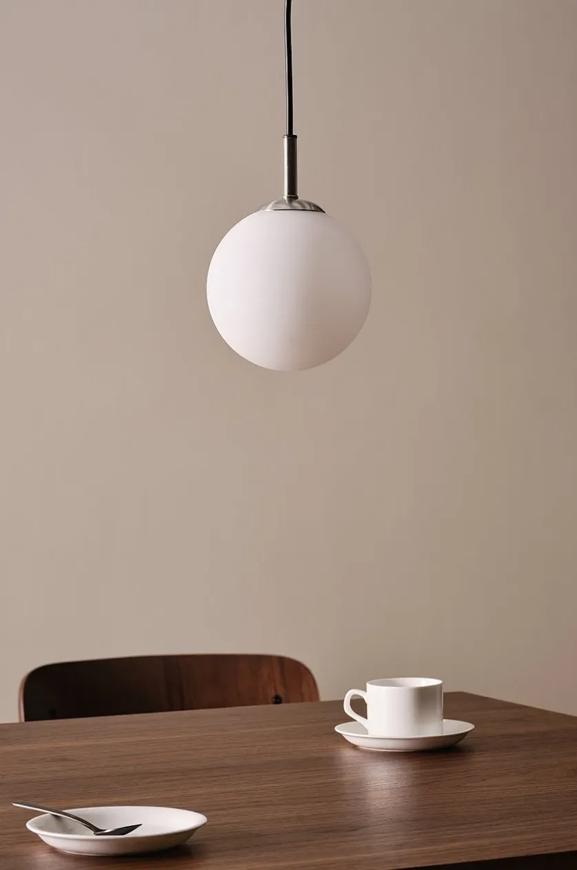 EKMAN Lampe am Fenster