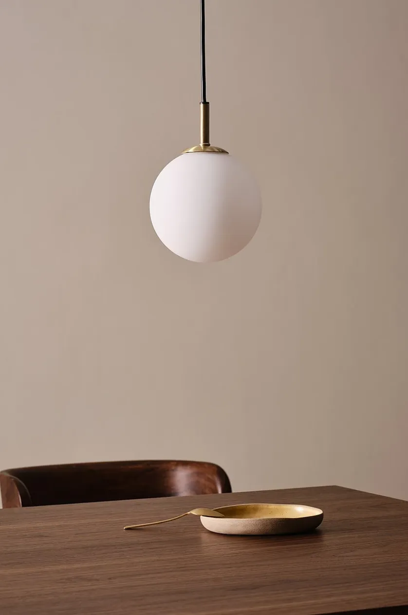 EKMAN Lampe am Fenster