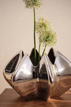 LEO Vase